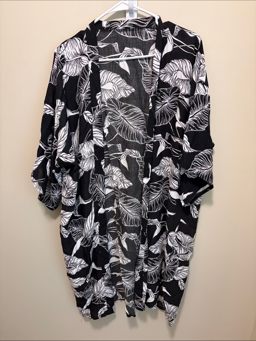 Black & White Leaf Print Kimono Dress